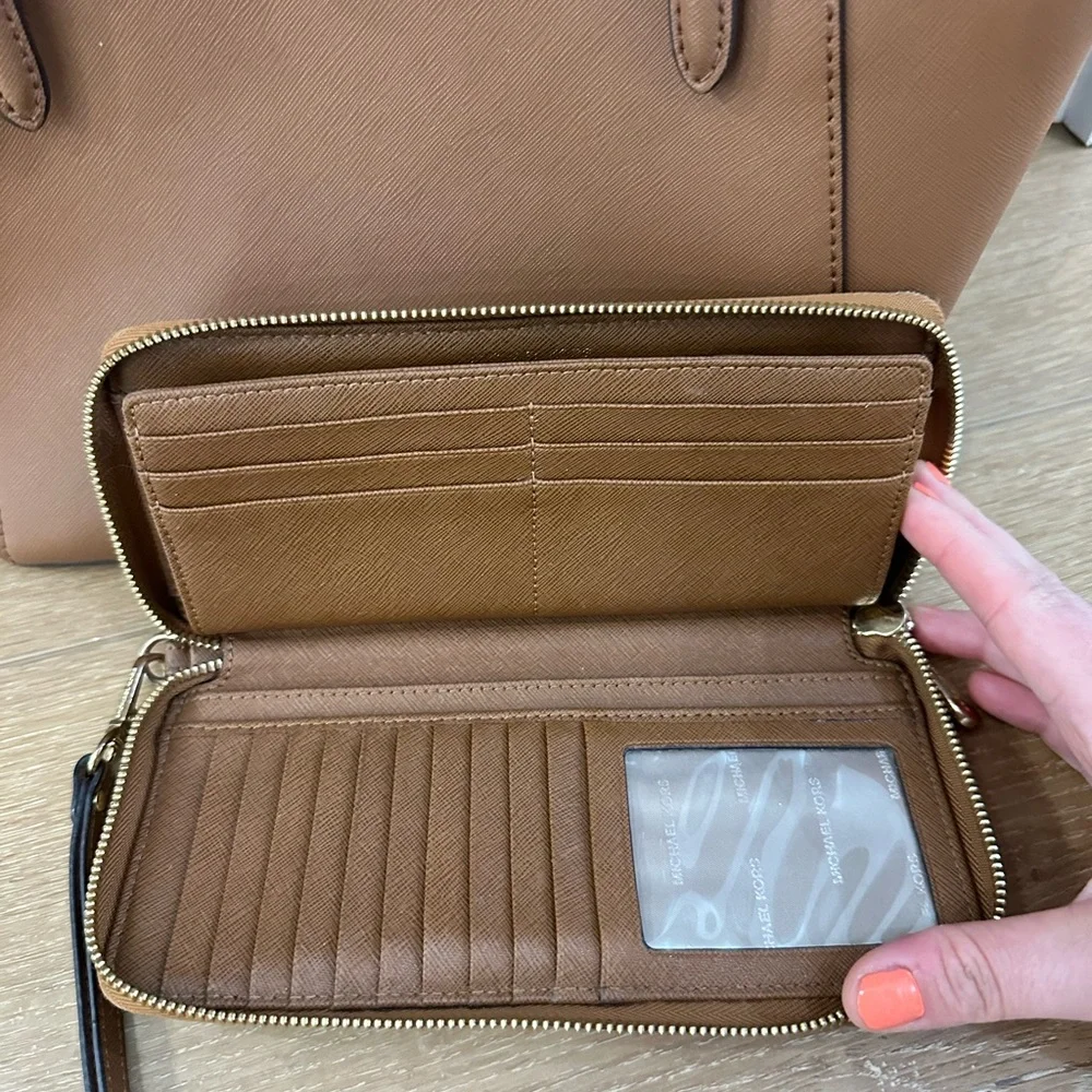 MICHAEL KORS BAG AND LARGE WALLET- BROWN - Picture 6 of 9